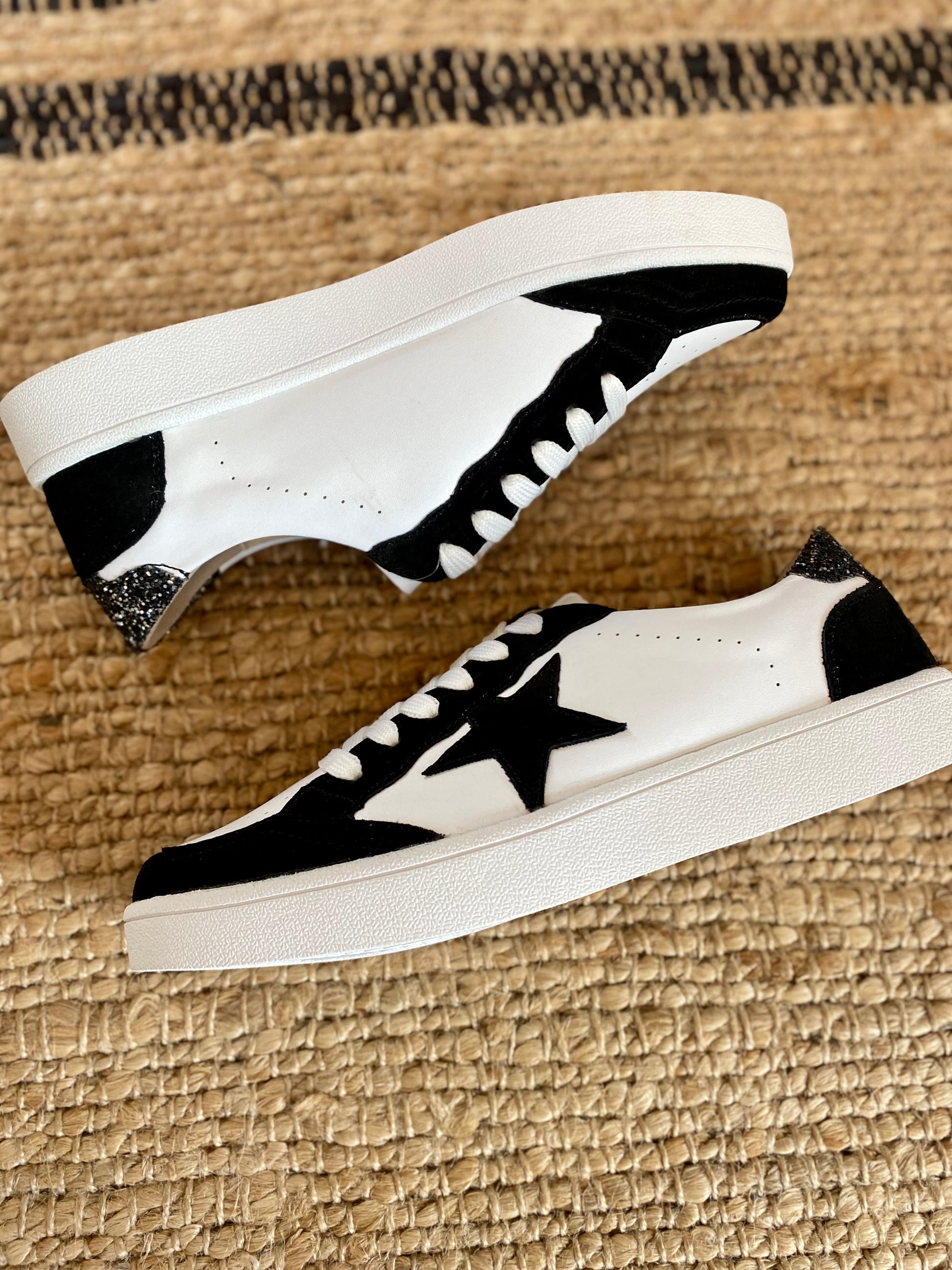 Kaz Black & White Sneaker – Meraki Style
